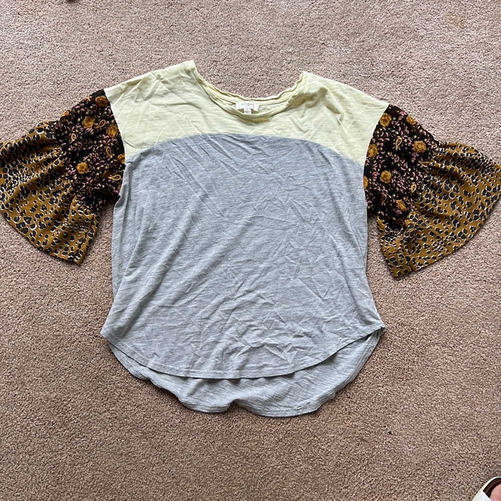 Small UMGEE tee with chiffon sleeves